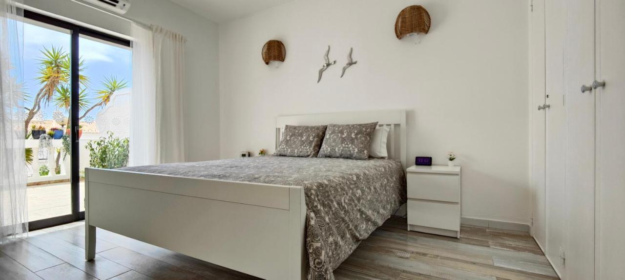 The Swallow'S Rest Beach House - Meia Praia Lagos Luaran gambar