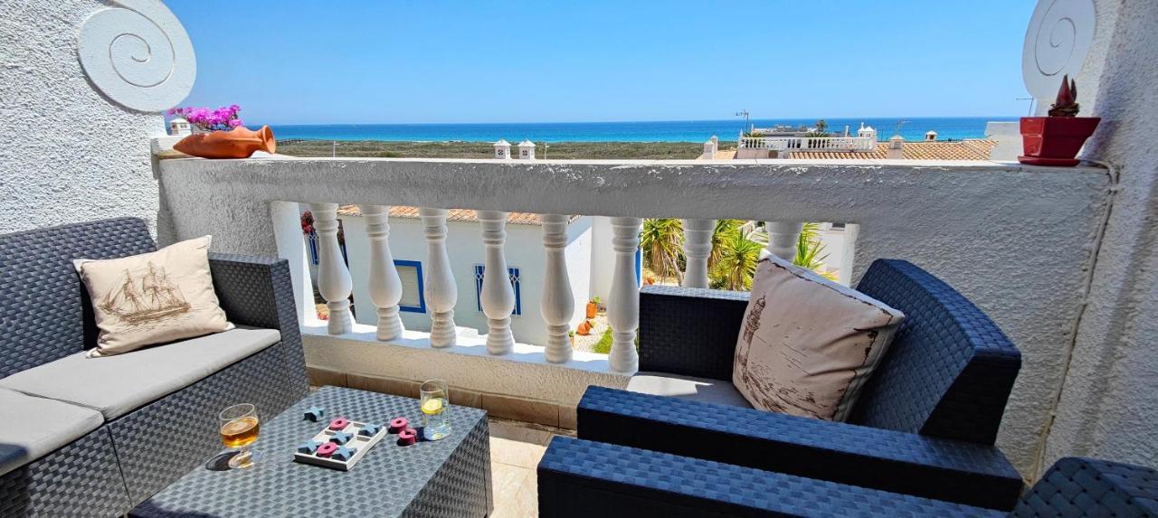 The Swallow'S Rest Beach House - Meia Praia Lagos Luaran gambar