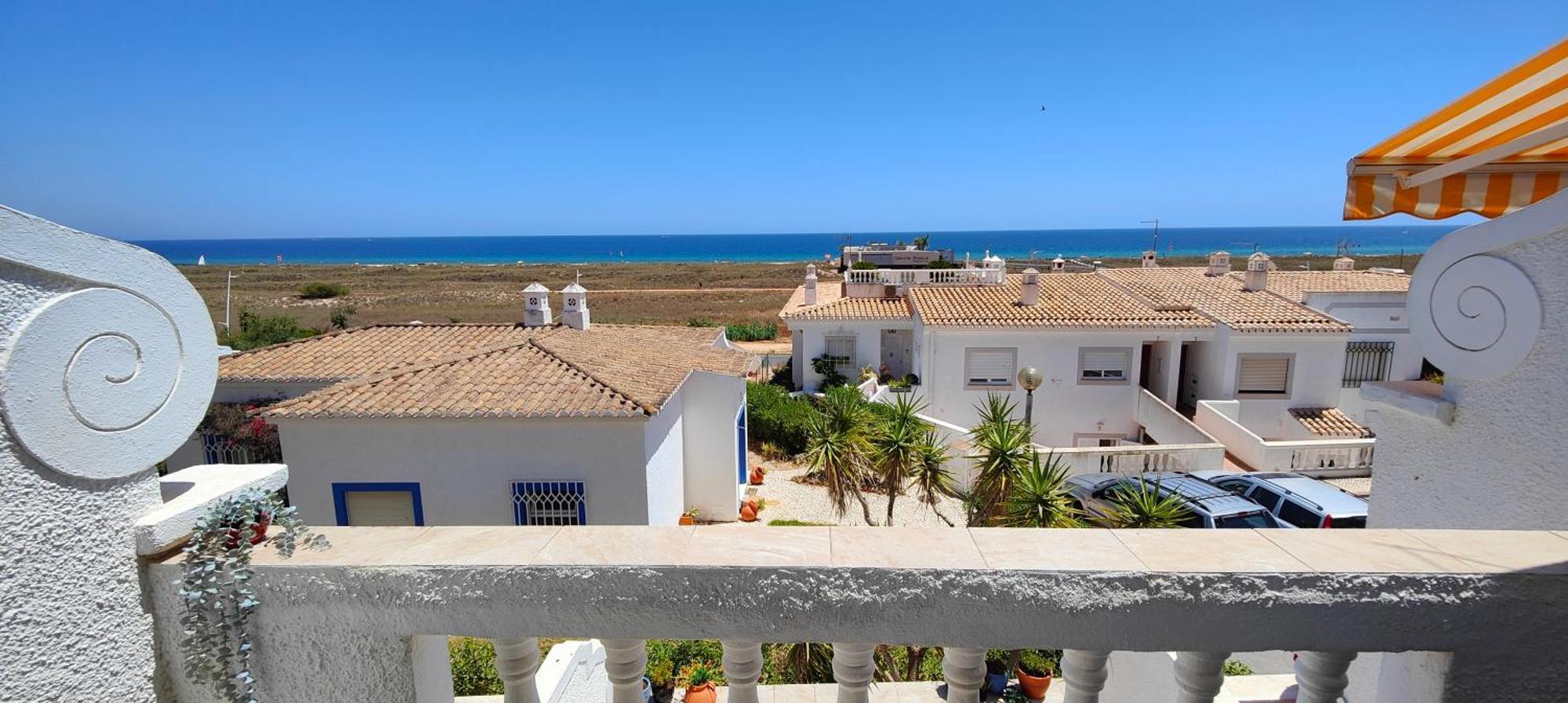 The Swallow'S Rest Beach House - Meia Praia Lagos Luaran gambar